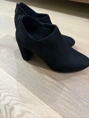 CL by Laundry Heeled Boots Size 8.5